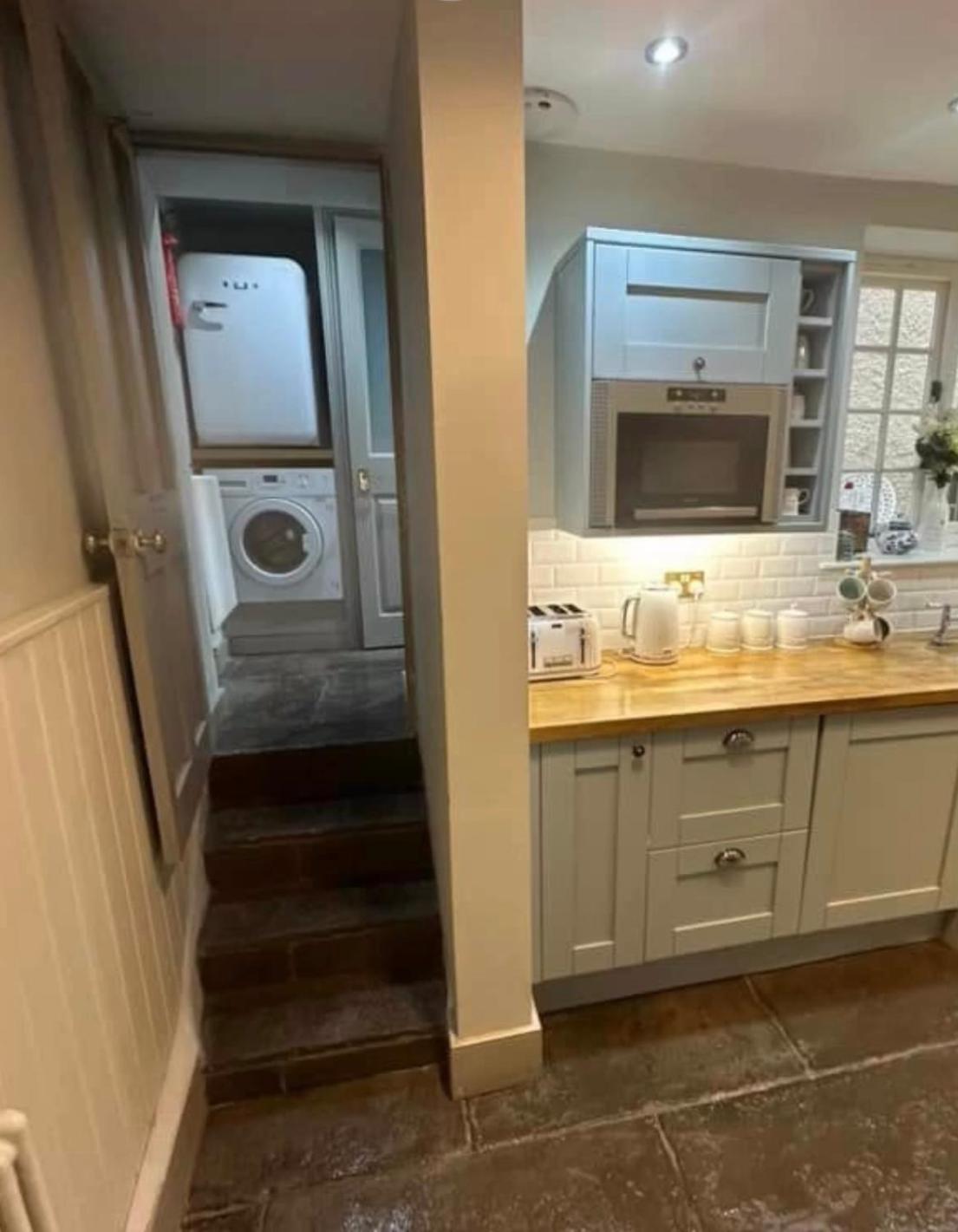 Little Monmouth 4 Bedroom Cottage, Old Town Lyme Regis, Dog Friendly And Parking المظهر الخارجي الصورة