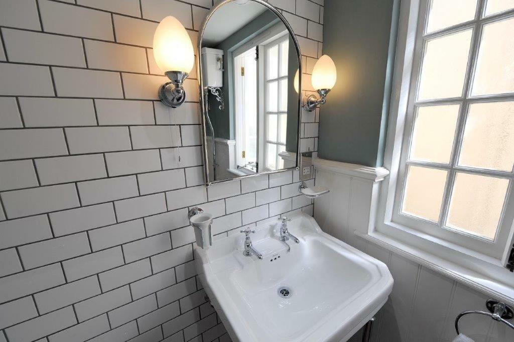 Little Monmouth 4 Bedroom Cottage, Old Town Lyme Regis, Dog Friendly And Parking المظهر الخارجي الصورة